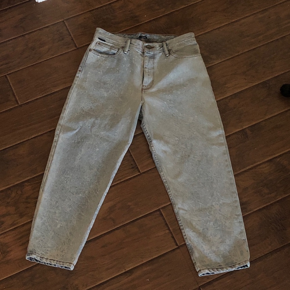 URBAN OUTFITTERS CROPPED SKATER JEANS